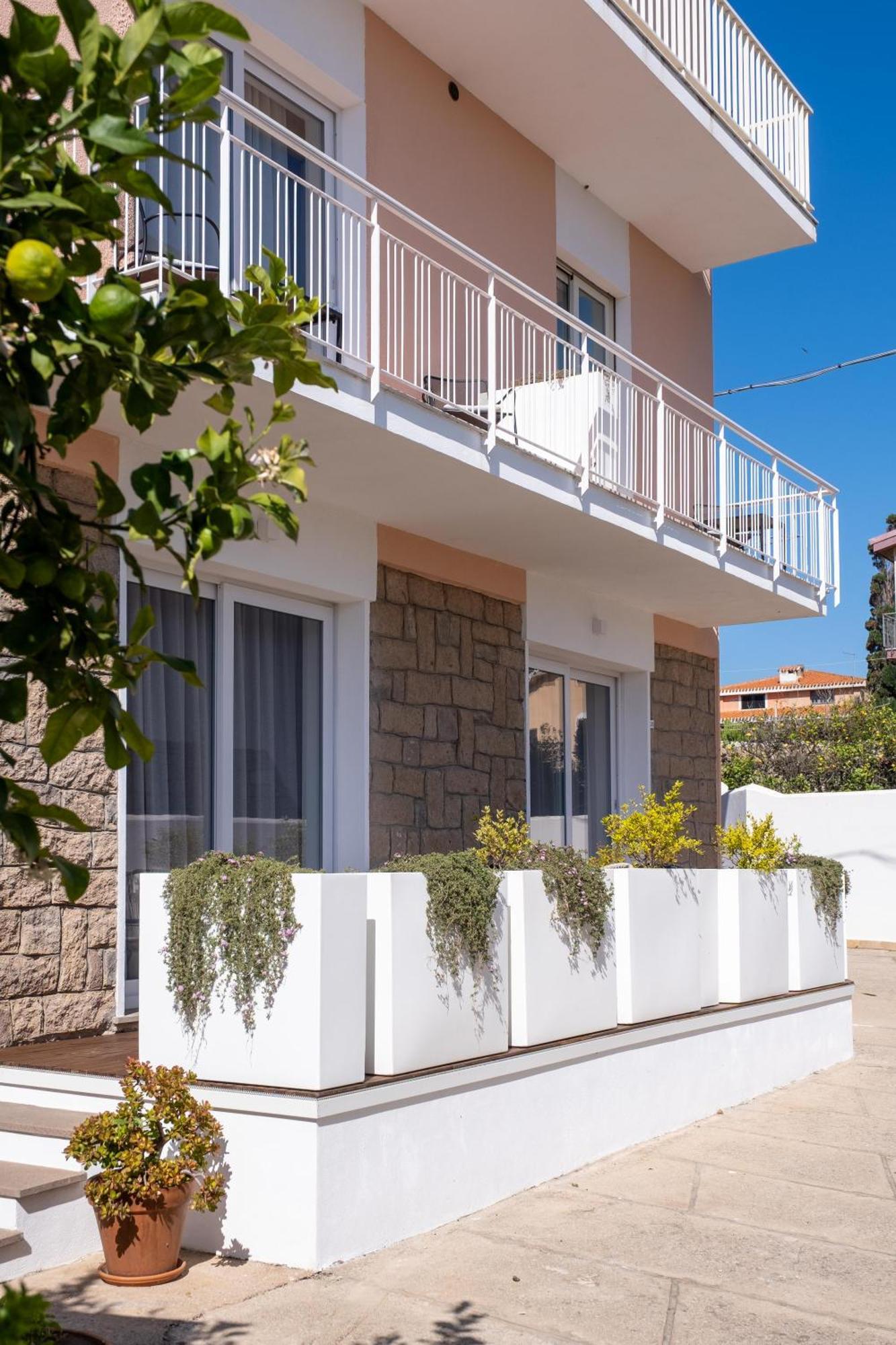 Nautika Suites Алгеро Екстериор снимка